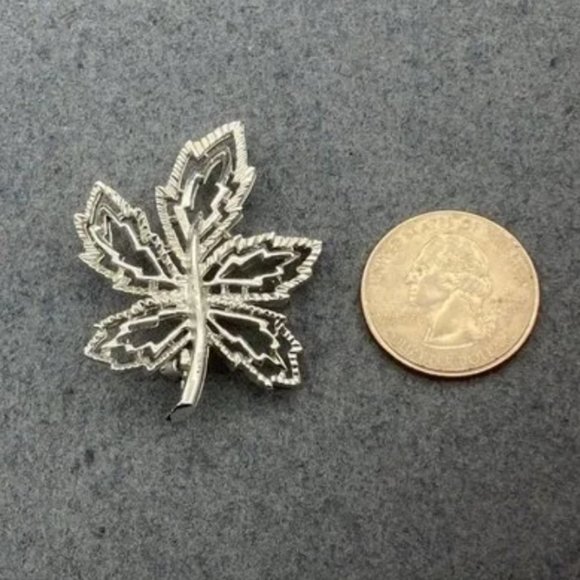Maple Leaf Pin Brooch Silver Signed Canada Canadian Syrup Openwork Retro Granny - Picture 1 of 6